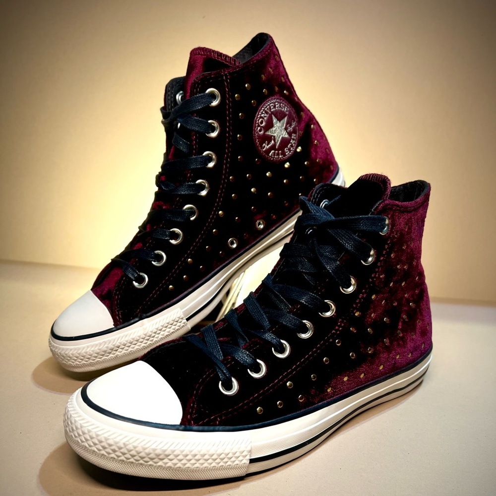 Converse Chuck Taylor All Star Hi-Top Velvet Stud Casual Sneaker Size 8.5